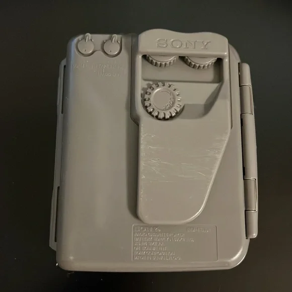 Sony Sports Walkman WM-FS191 AM/FM Radio & Cassette Player - Picture 3 of 6